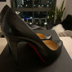 Christian Louboutin classic black platform pump